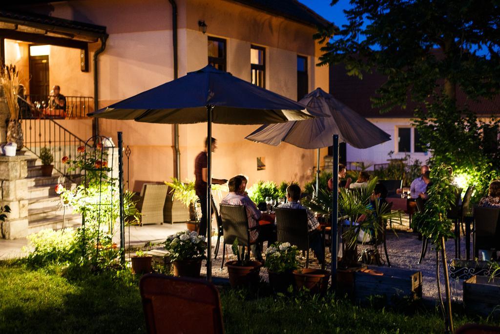 Hotel Gut Zentgraf Mörbisch am See Exterior foto