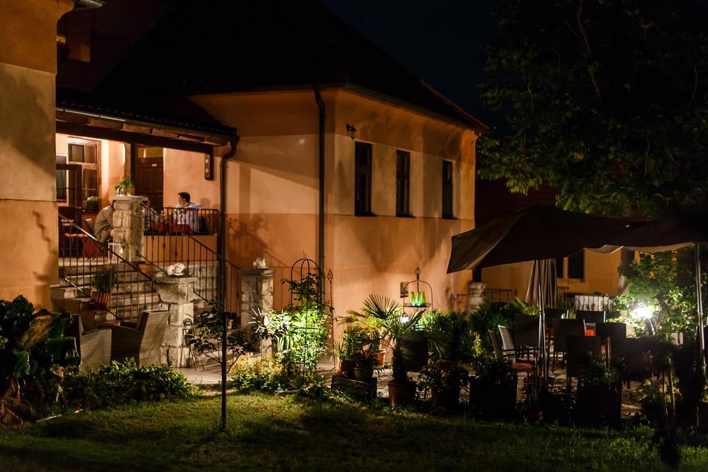 Hotel Gut Zentgraf Mörbisch am See Exterior foto